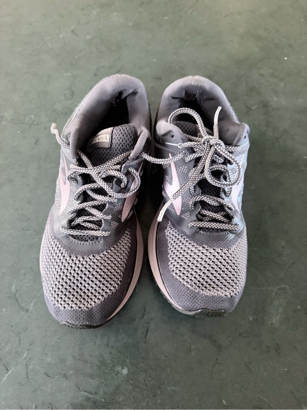 Gray Brooks Athletic Running Sneakers with Light Pink Accents